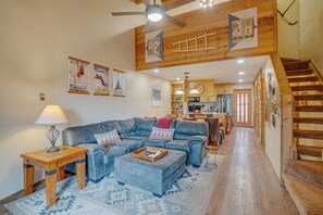 Flat-screen TV, fireplace, DVD player