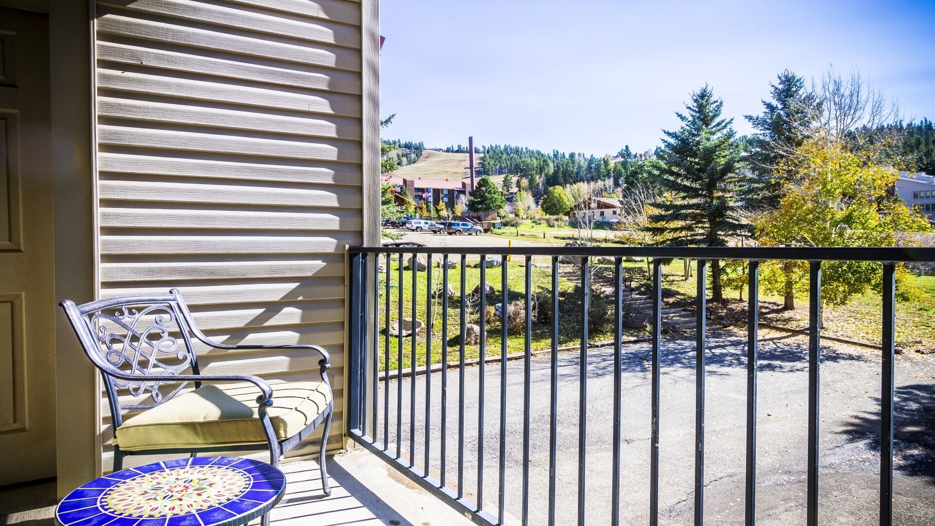 المنطقة المحيطة بالمنشأة