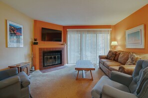 TV - Condo two blocks from the Chile Express (Angel Fire)