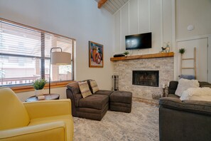 TV, fireplace, DVD player