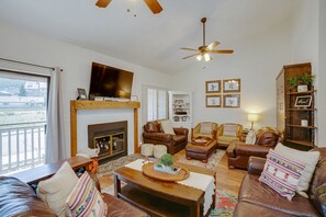 Living area - Townhome close to the base area (Angel Fire)