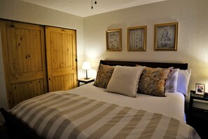 3 soverom, strykejern/-brett, internettilgang og sengetøy