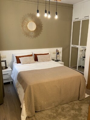 2 dormitorios, tabla de planchar con plancha, wifi gratis y ropa de cama