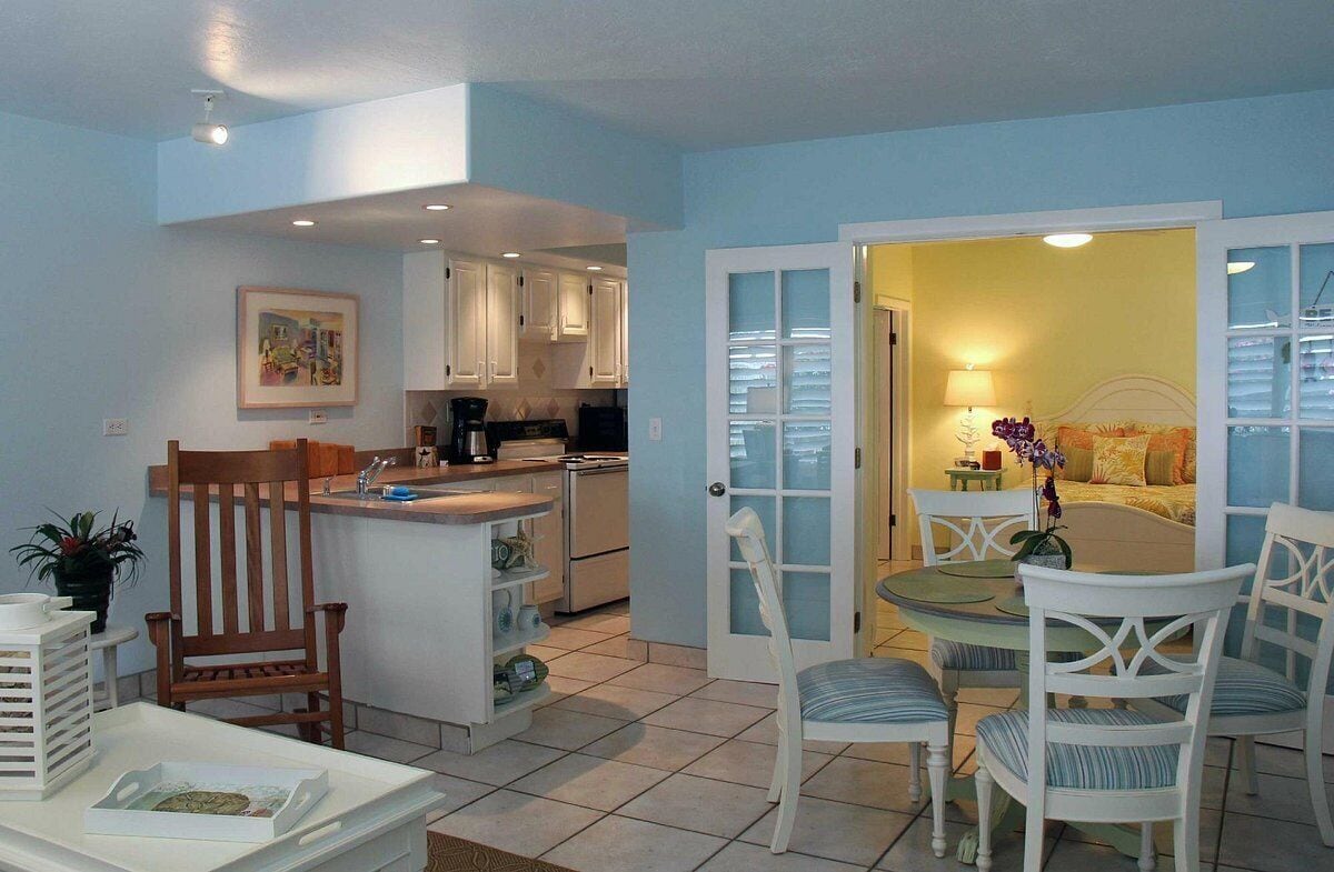 suite, 1 queen bed | 1 bedroom, soundproofing, iron/ironing board, free wifi