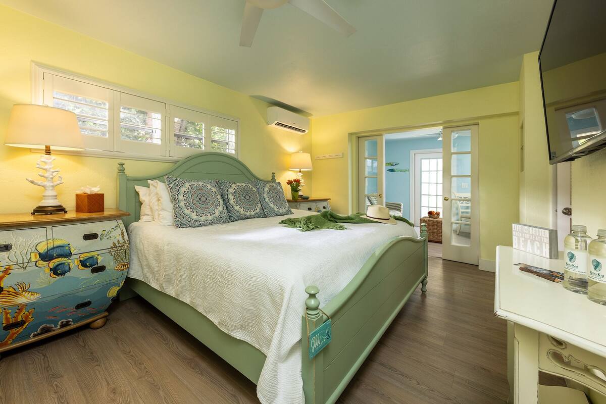 Papaya Suite | Soundproofing, iron/ironing board (on request), WiFi (free), bed sheets
