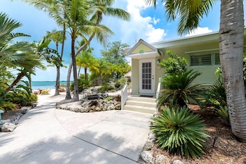 Pineapple Suite | Terrace/patio at Kona Kai Resort and Gallery - Adults Only