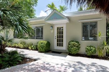 Passion Fruit Suite | 1 bedroom, soundproofing, iron/ironing board, free WiFi at Kona Kai Resort and Gallery - Adults Only