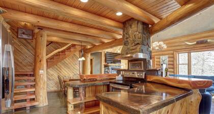 Custom Black Hills Log Home w/views, Secluded, Only 12 miles to Mt Rushmore!