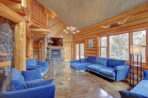 Custom Black Hills Log Home w/views, Secluded, Only 12 miles to Mt Rushmore!