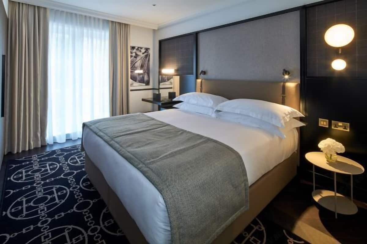 2 bedrooms, in-room safe, iron/ironing board, free WiFi