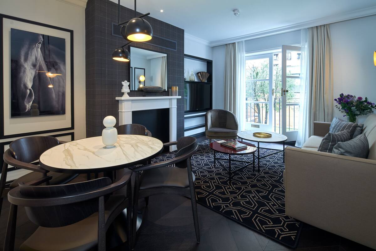 Apartemen Superior, 2 kamar tidur | Area keluarga | TV layar datar