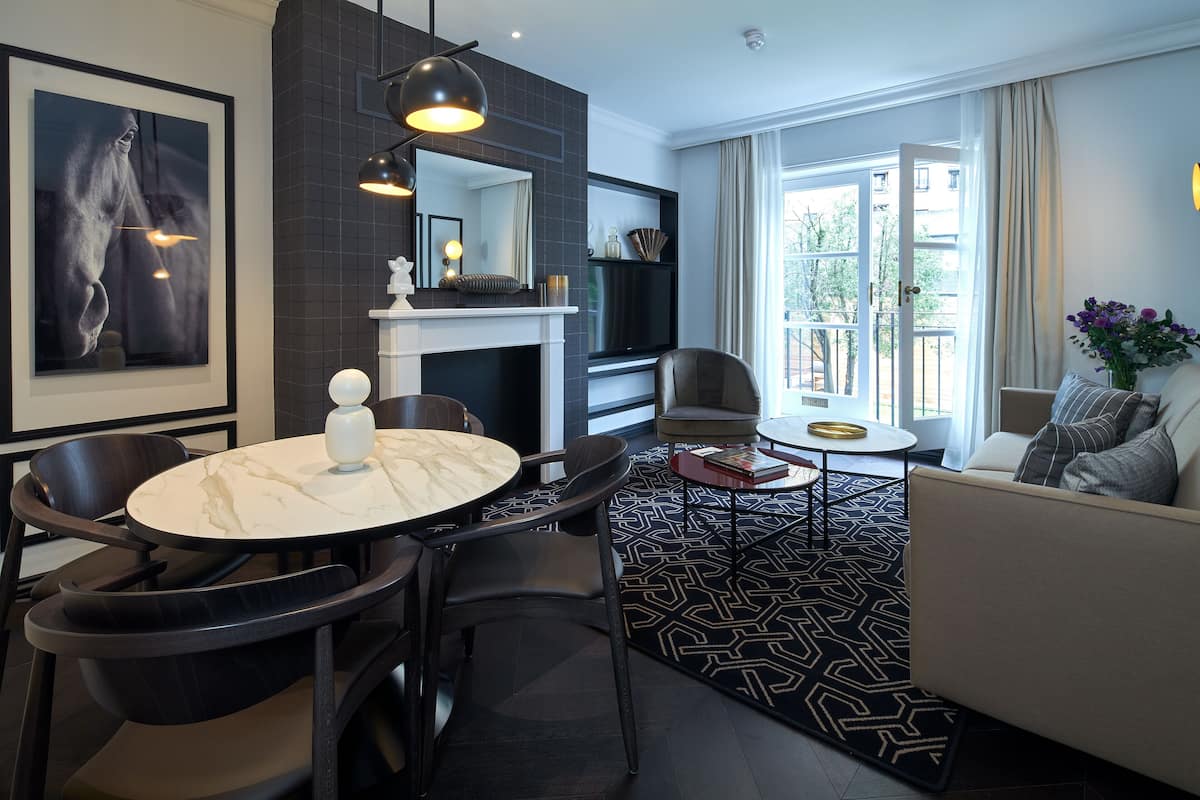 Superior Apartment, 2 Bedrooms | Living area