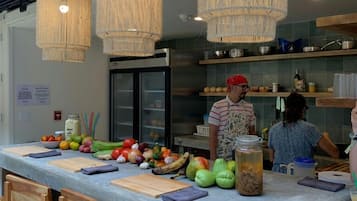 公用冰箱、公用微波炉、炉灶、厨具/餐具