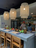 Shared fridge, microwave, stovetop, cookware/dishes/utensils