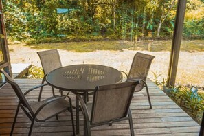Outdoor dining - San Gregado Lodge (La Fortuna)