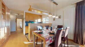 Dining - Hortensia H 023 - VIEW apartment 6 pers (Veysonnaz)