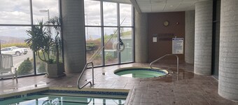 Seventh floor Mountain View condo.