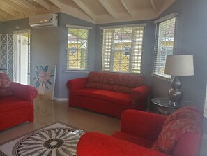 Smart TV - 10 mins from Dunns River and more (Ocho Rios)