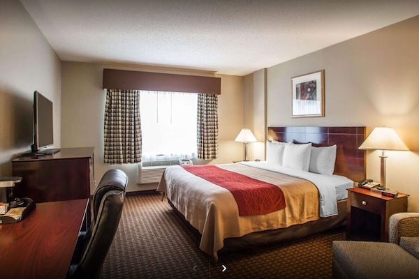 Standard Room | Desk, iron/ironing board, WiFi (free), bed sheets