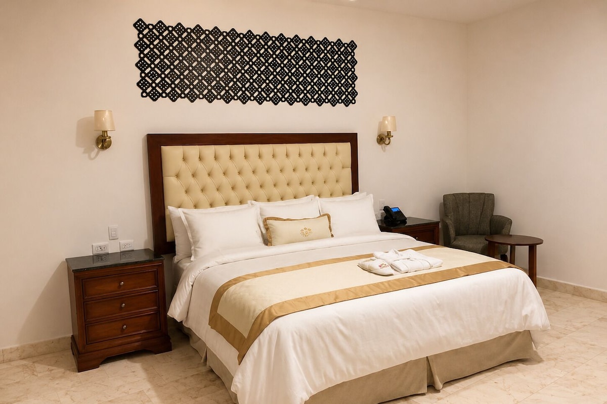 Master Suite | Caja fuerte, escritorio, tabla de planchar con plancha y wifi gratis