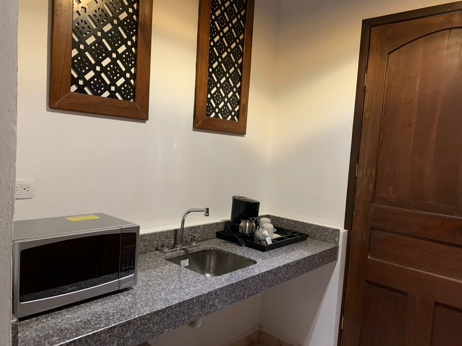 junior suite | bathroom | shower, towels