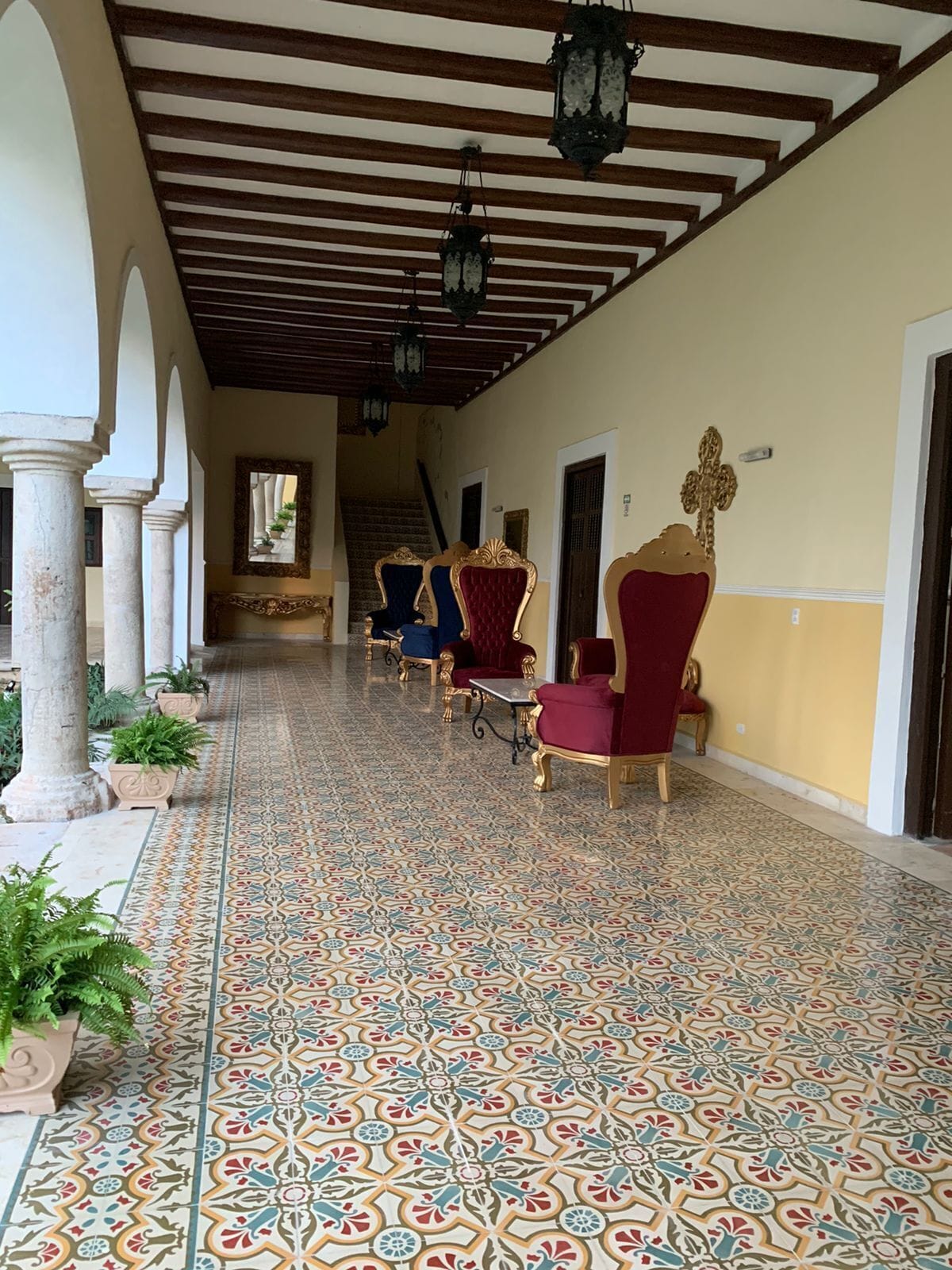 32-inch flat-screen tv with cable channels, tv