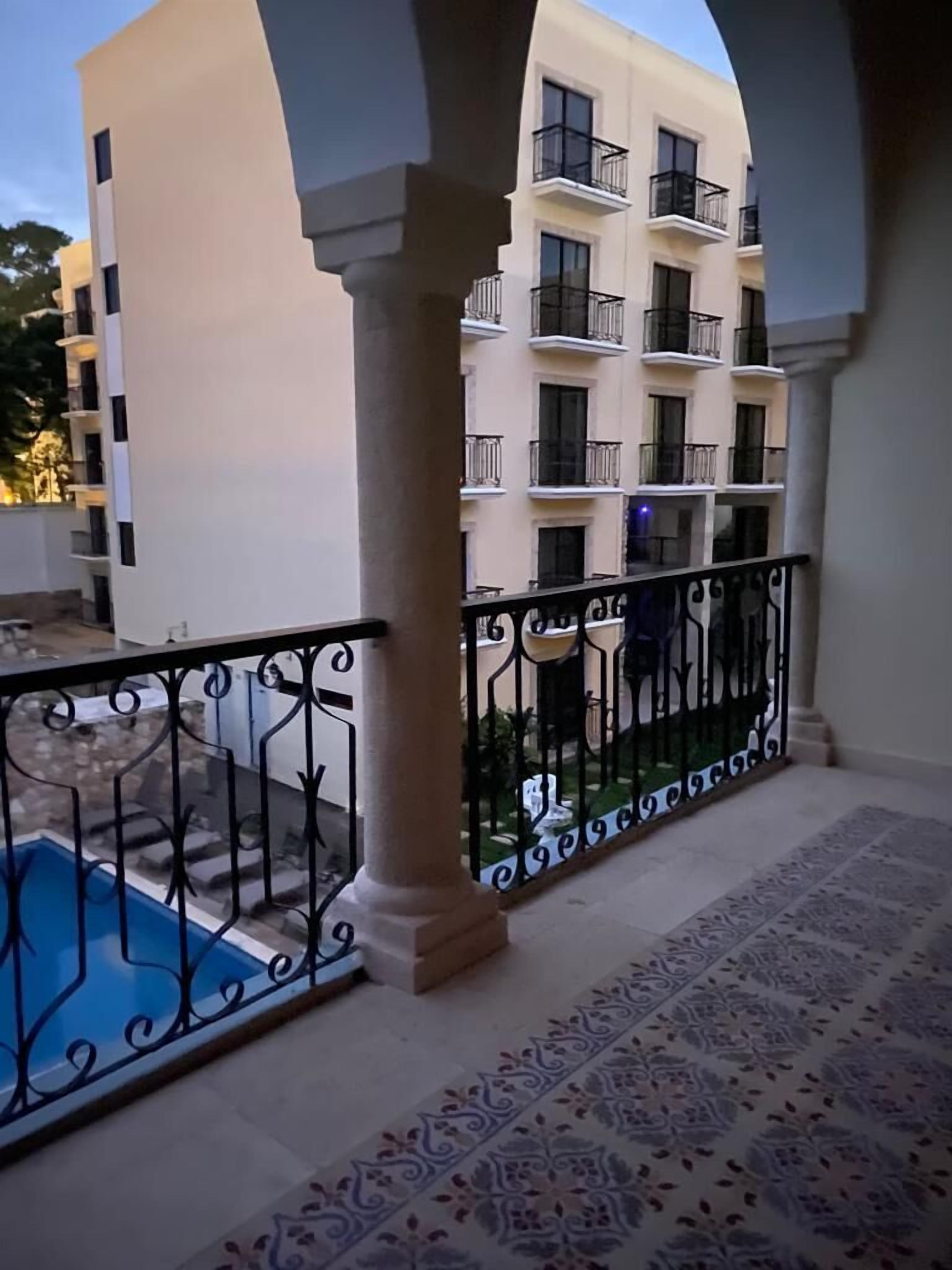 32-inch flat-screen tv with cable channels, tv