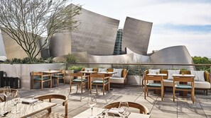 2 restaurants; breakfast, lunch, dinner and brunch served  - Conrad Los Angeles (Los Angeles)