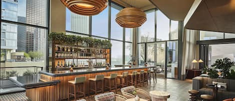 3 bars/lounges, cocktail bar
