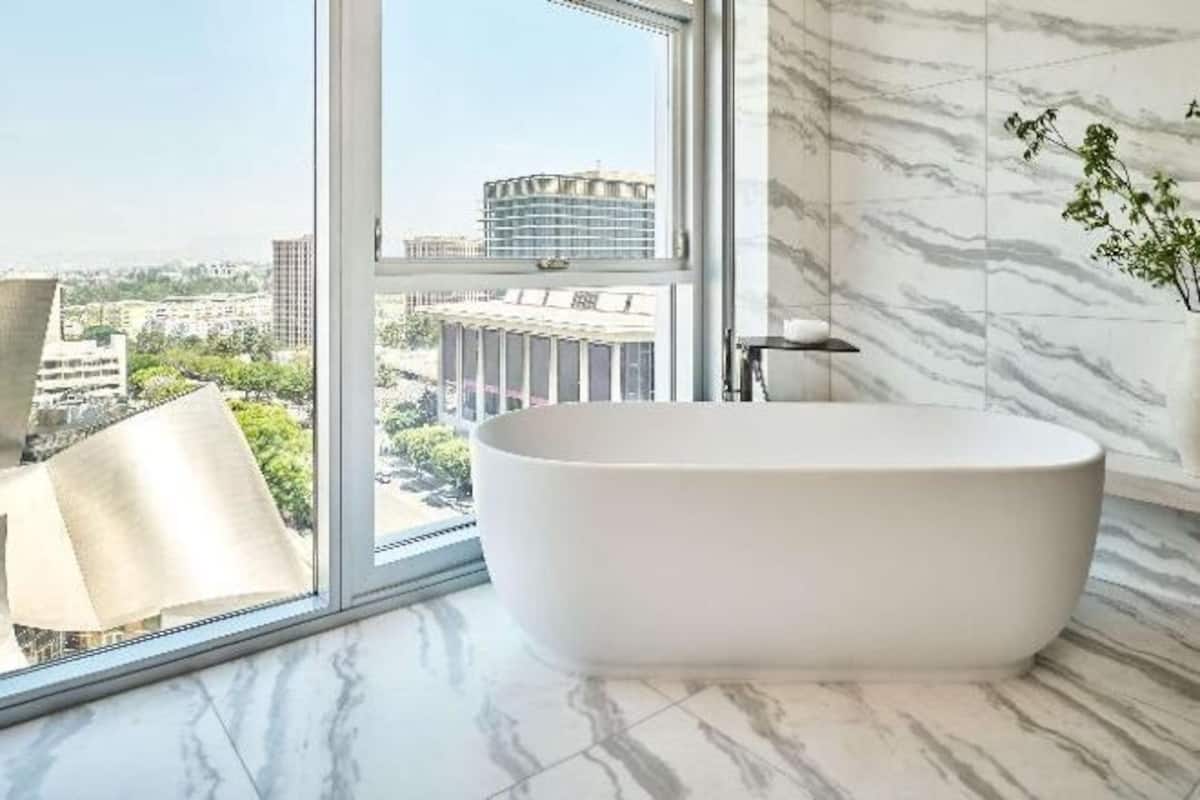 Baño | Regadera tipo lluvia, amenidades de baño gratuitas, secadora de cabello