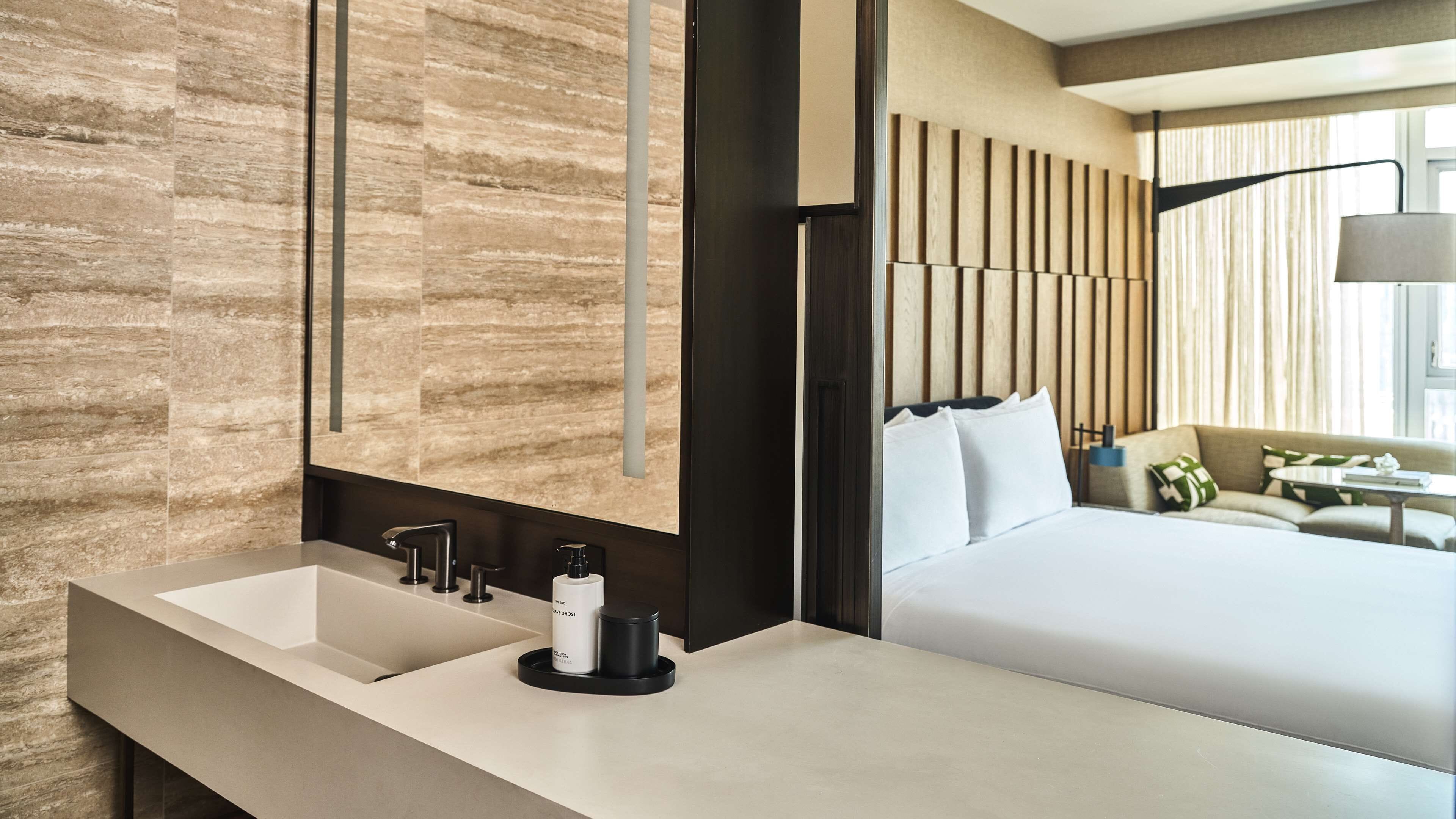 Ropa de cama de alta calidad, edredón y minibar 