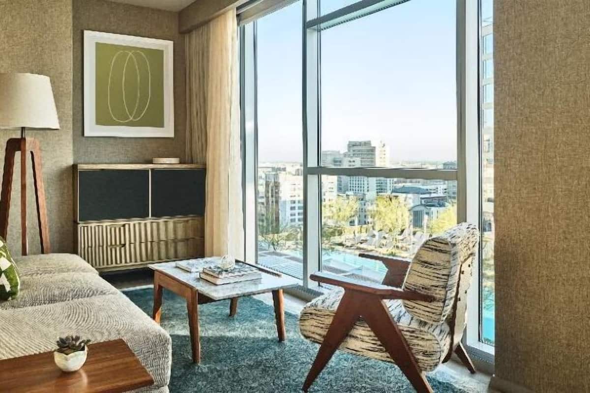 Área de sala de estar | Televisión LCD, Netflix, Hulu y películas con cargo