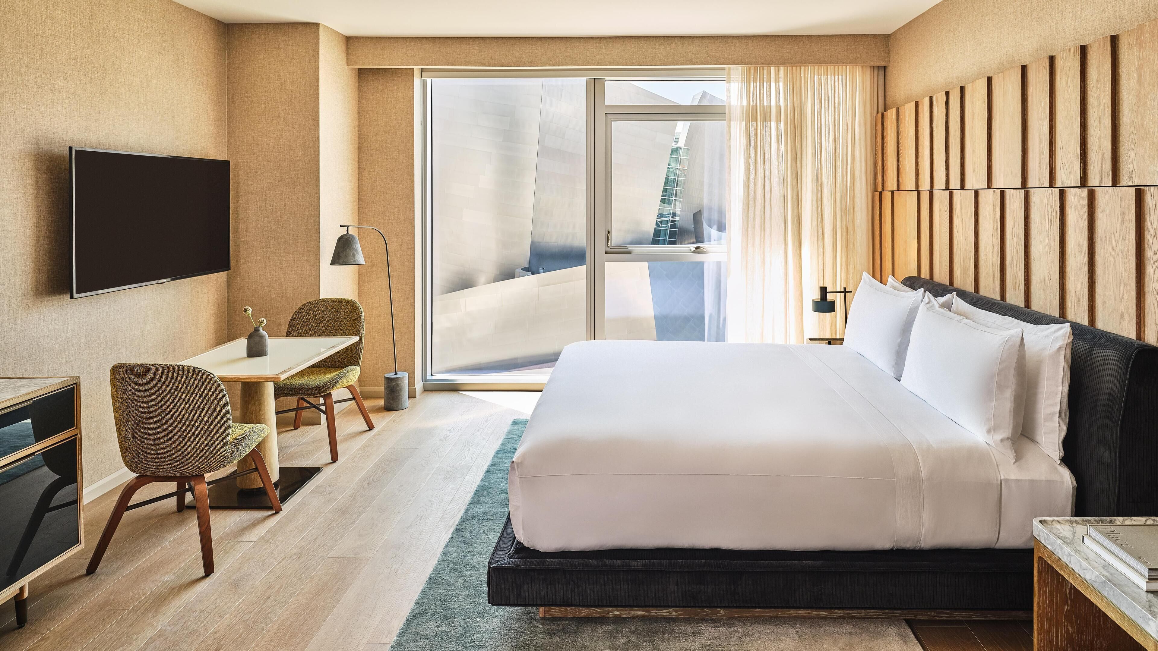 Premium Room, 1 King Bed | Premium bedding, down comforters, minibar, in-room safe