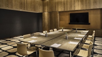 Meeting space at Conrad Los Angeles