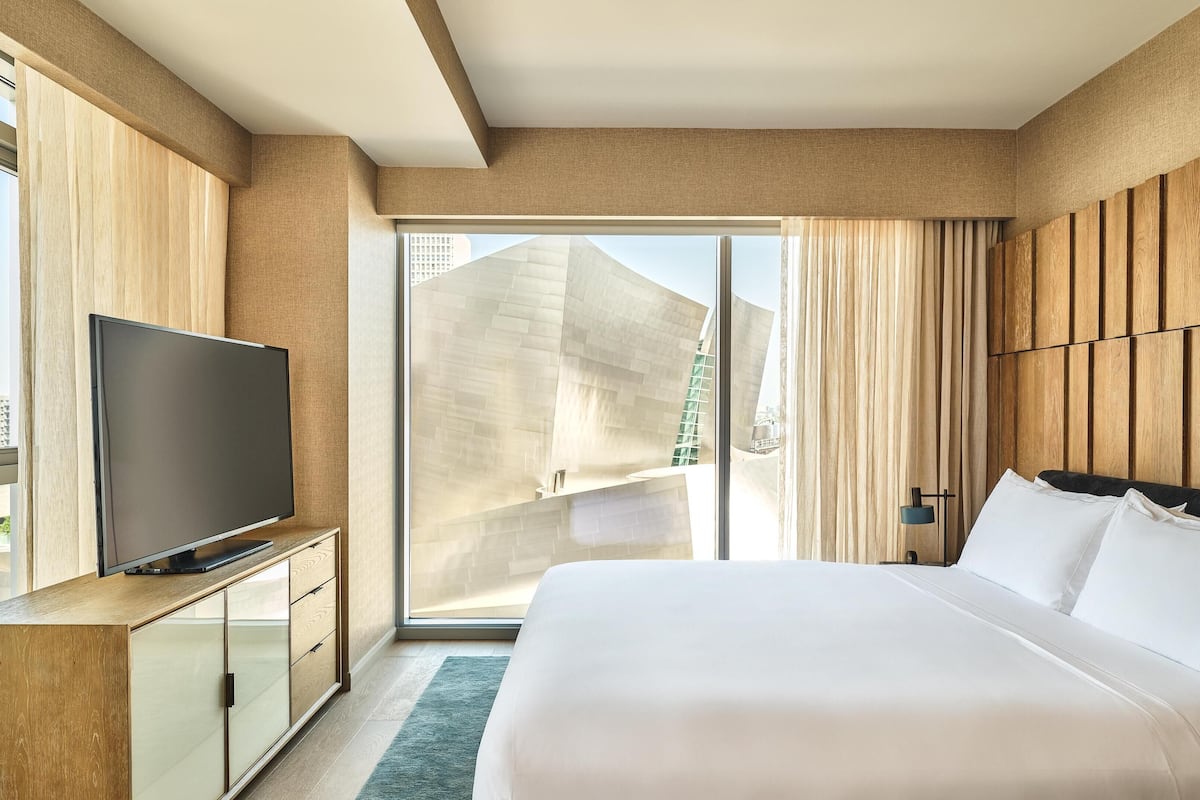 Suite, 1 King Bed, Corner | Premium bedding, down comforters, minibar, in-room safe