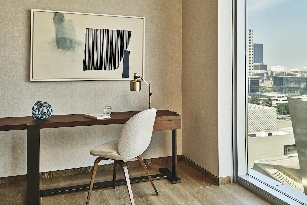 特级顶层房 (Grand Penthouse Suite) | 高档床上用品、羽绒被、迷你吧、客房内保险箱
