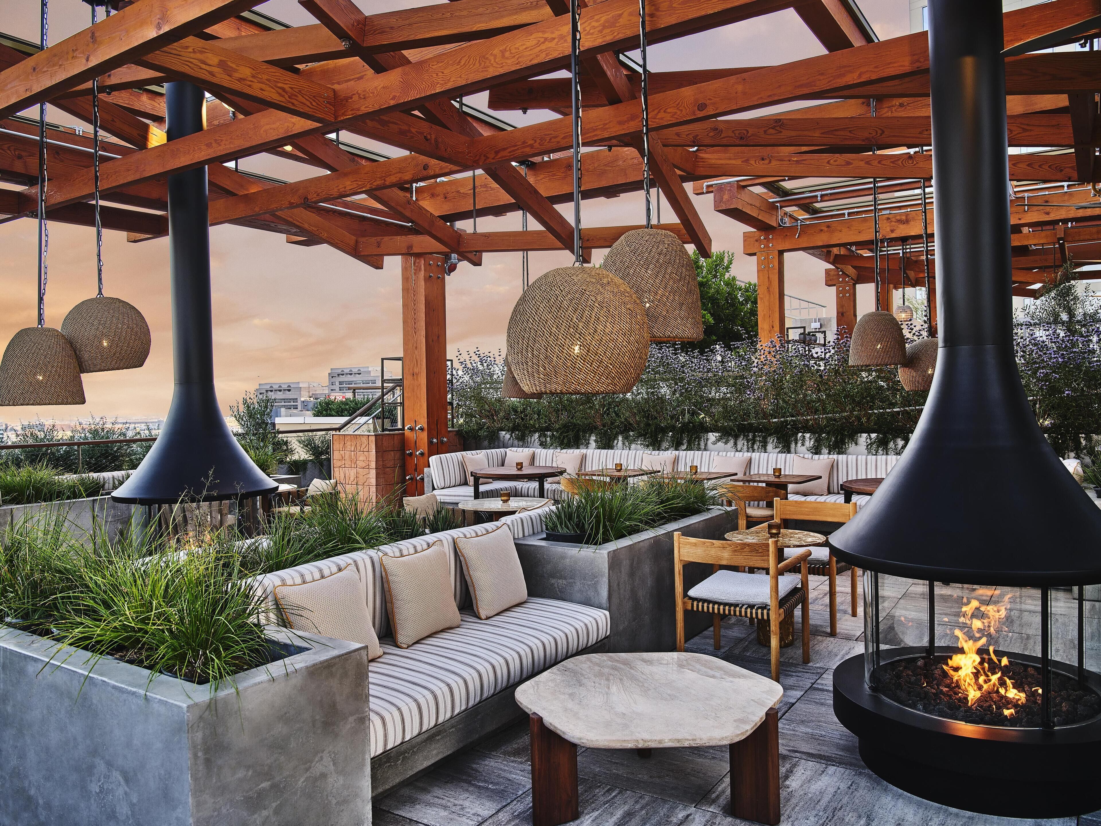 2 restaurants; breakfast, lunch, dinner, and brunch served