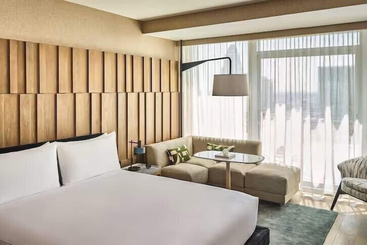 华丽客房, 1 张特大床, 无障碍 (Bathtub) | 高档床上用品、羽绒被、迷你吧、客房内保险箱