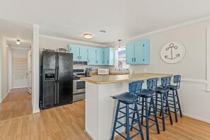 Fridge, microwave, oven, stovetop - 4BR 3 Bath, Dog Friendly, Linens & Towels provided, 700ft to beach access (Kill Devil Hills)