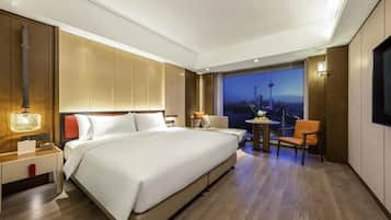 Swiss Advantage King Room | Down comforters, minibar, soundproofing, iron/ironing board