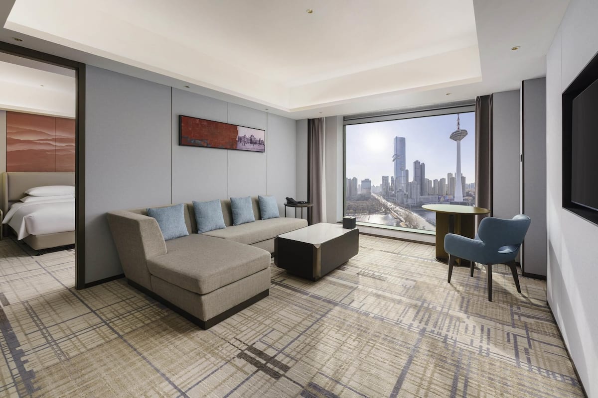 Swiss, Suite, 1 letto king, vista città | Minibar, insonorizzazione, ferro/asse da stiro