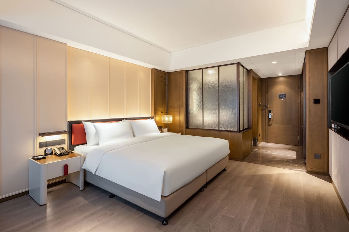 Premier-Zimmer, 1 King-Bett | 1 Schlafzimmer, Minibar, schallisolierte Zimmer, Bügeleisen/Bügelbrett