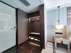 Swiss, Suite, 1 King Bed, City View | Down comforters, minibar, soundproofing, iron/ironing board - Swissotel Shenyang (Shenyang)