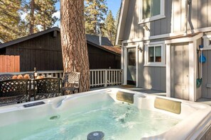 Bain à remous extérieur