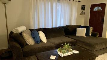 Smart TV, chimenea y estéreo