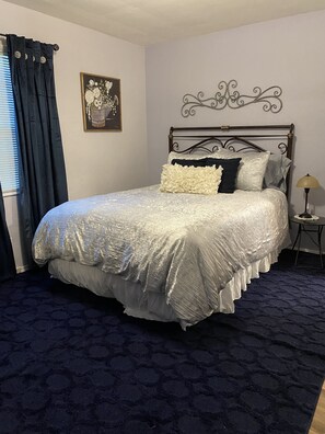 2 bedrooms, desk, iron/ironing board, travel cot