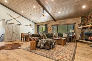 Een smart-tv, een open haard, videogames en een dvd-speler