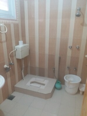 Shower, free toiletries, towels - Dubai Hotel (Swat)