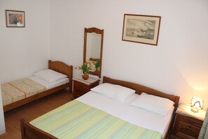 1 bedroom, free WiFi, bed sheets