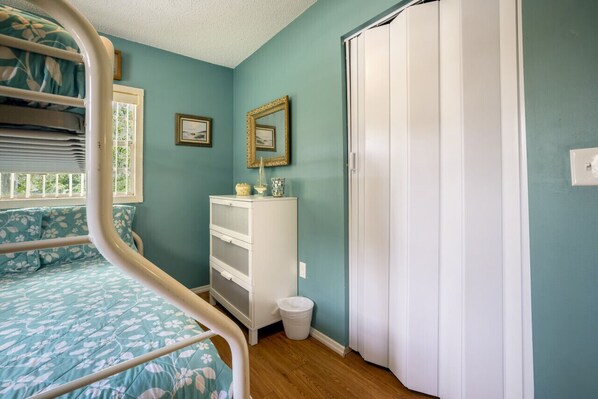 4 bedrooms, iron/ironing board, travel crib, free WiFi